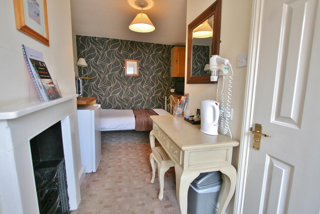 Central Hotel Cheltenham By Roomsbooked Стая снимка
