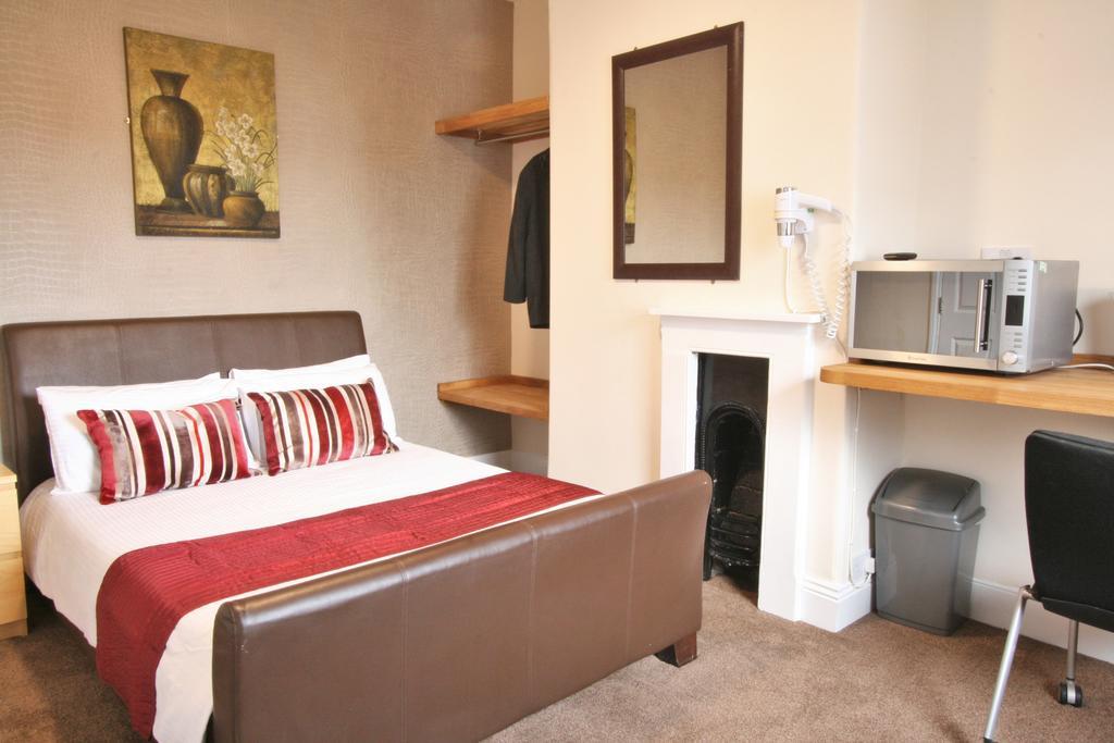 Central Hotel Cheltenham By Roomsbooked Екстериор снимка