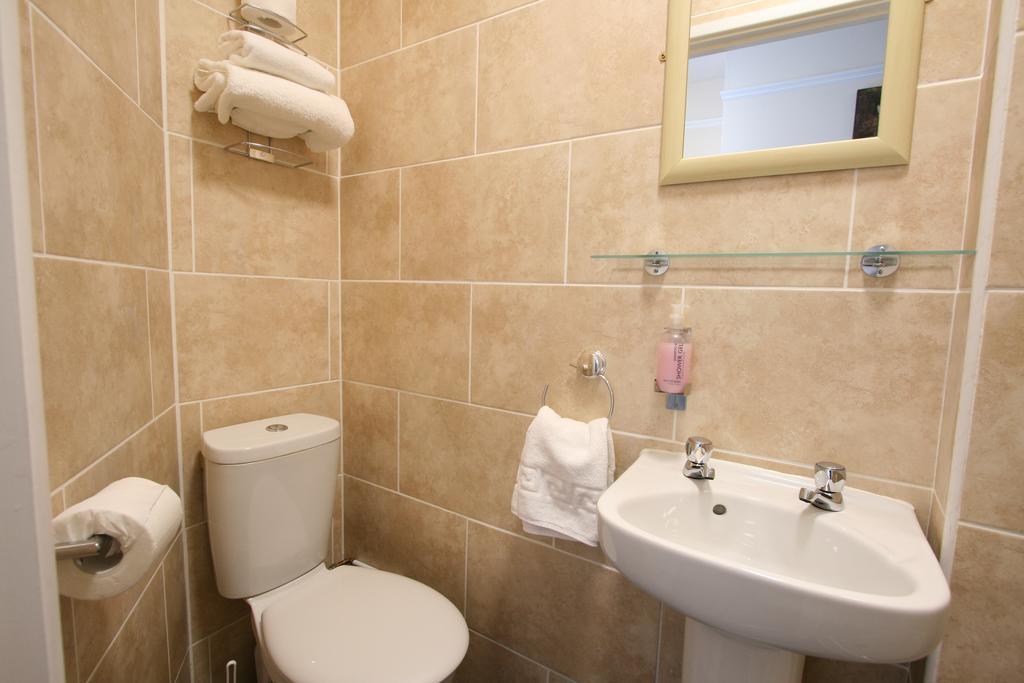 Central Hotel Cheltenham By Roomsbooked Екстериор снимка