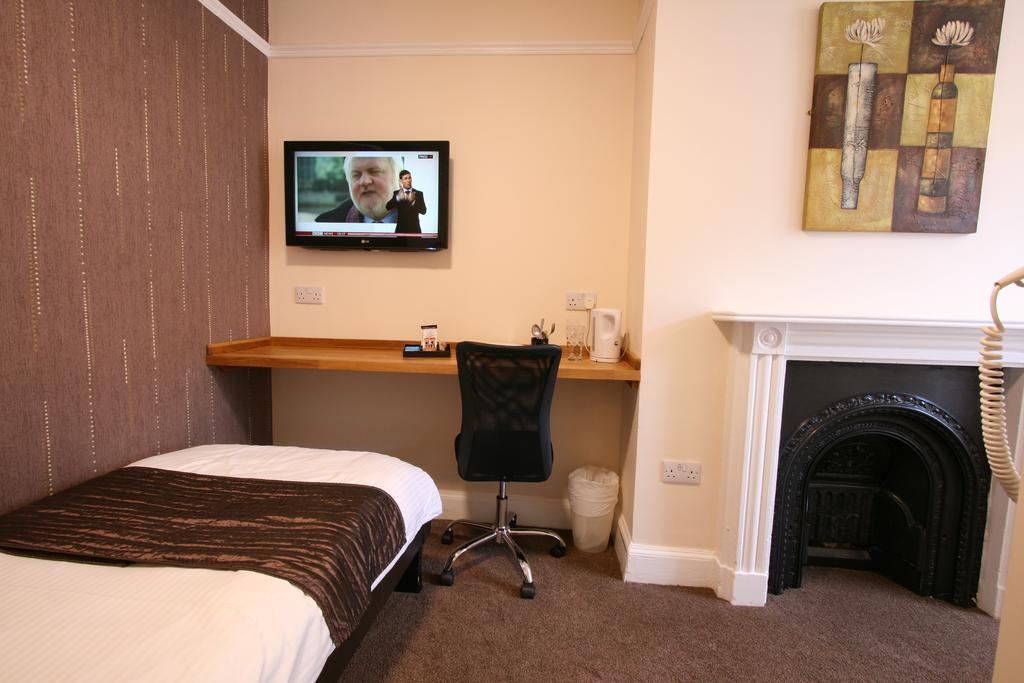Central Hotel Cheltenham By Roomsbooked Екстериор снимка