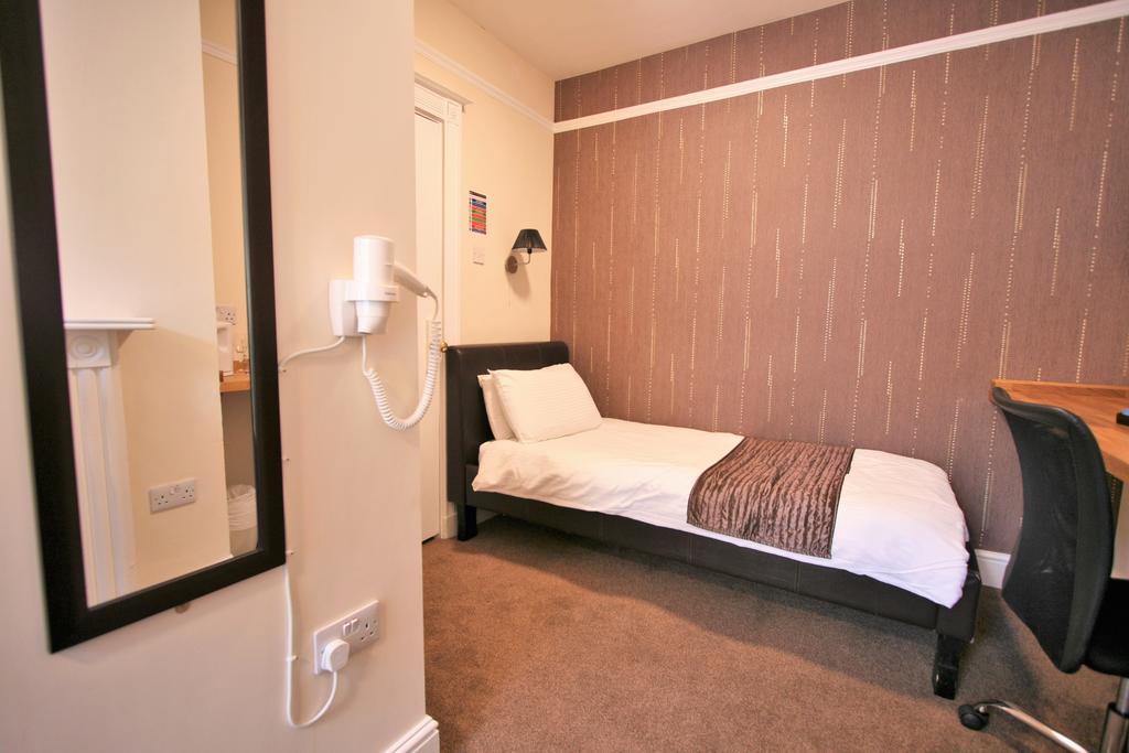 Central Hotel Cheltenham By Roomsbooked Екстериор снимка