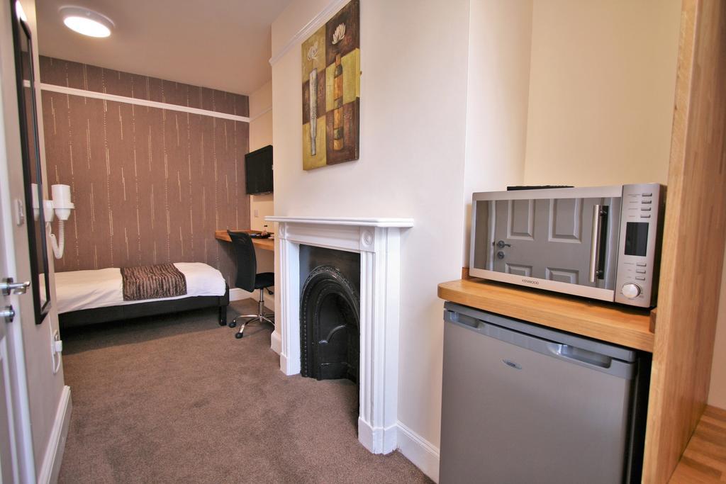 Central Hotel Cheltenham By Roomsbooked Екстериор снимка