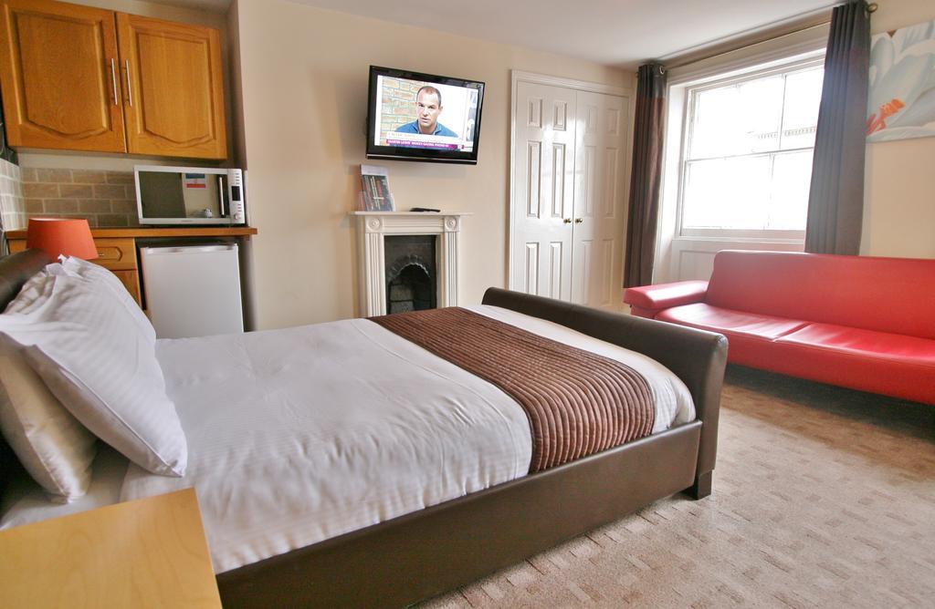 Central Hotel Cheltenham By Roomsbooked Стая снимка