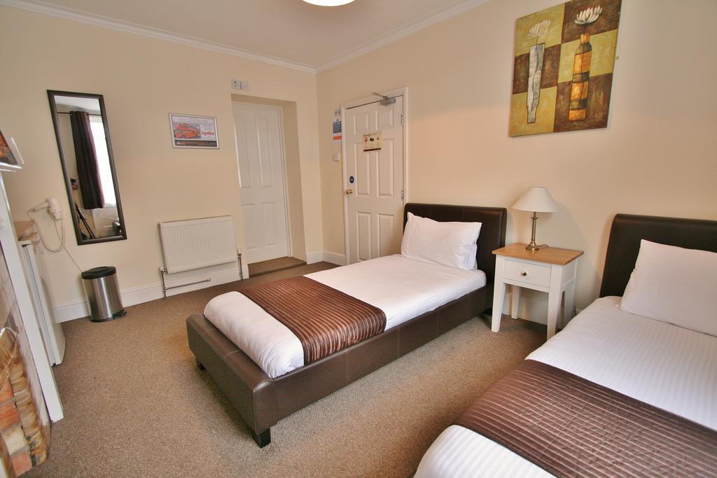 Central Hotel Cheltenham By Roomsbooked Стая снимка