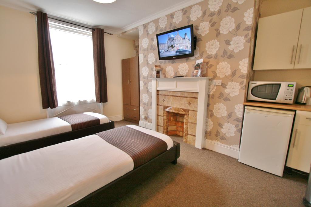 Central Hotel Cheltenham By Roomsbooked Стая снимка