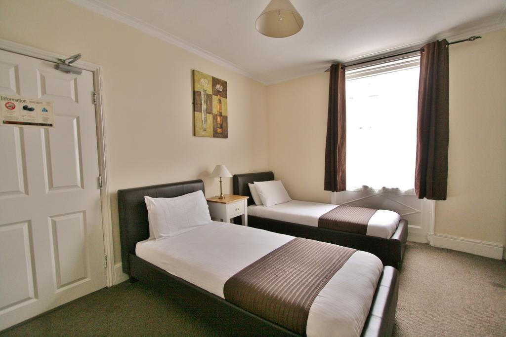 Central Hotel Cheltenham By Roomsbooked Стая снимка